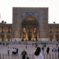Kemegahan arsitektur bercorak biru khas Samarkand di Uzbekistan yang terpancar indah di bawah sinar matahari pagi, menyambut para pengembara yang melintasi jalur bersejarah dunia.