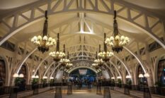 Menelusuri Jejak Sejarah Hotel Dunia dari Karavanserai Kuno hingga Era Digital Modern