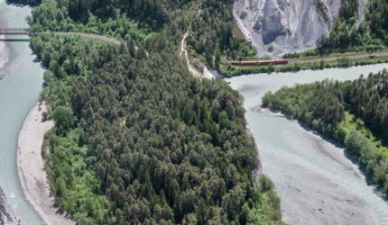 Menjelajahi Pesona Lembah Alpen Swiss Menggunakan Kereta Regional Tanpa Menguras Anggaran