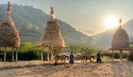 Menjelajah Pelosok Nusantara Demi Menemukan Kembali Makna Perjalanan Wisata yang Otentik