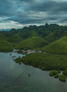 Menjelajahi Kedalaman Lembah Sumba: Mengadopsi Gaya Berlibur Lambat di Pelosok Nusa Tenggara Timur