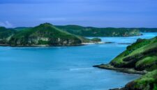 Pemandangan gugusan pulau eksotis di Indonesia yang menjadi favorit para pelancong untuk melepas penat dan menikmati keindahan alam Nusantara.