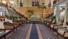 Kemewahan arsitektur dan pelayanan hotel modern bermula dari tradisi panjang tempat persinggahan sederhana yang terus bertransformasi selama ribuan tahun.