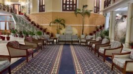 Kemewahan arsitektur dan pelayanan hotel modern bermula dari tradisi panjang tempat persinggahan sederhana yang terus bertransformasi selama ribuan tahun.