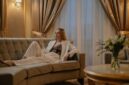 Interior hotel bersejarah yang memadukan keaslian arsitektur kuno dengan sentuhan kemewahan modern untuk memberikan pengalaman menginap tak terlupakan bagi para pelancong global.