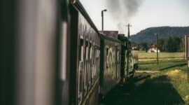 Pemandangan desa tenang di kawasan Eropa yang kini menjadi destinasi favorit wisatawan dunia yang mencari pengalaman *slow travel* pada akhir tahun 2026.