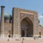 Kemegahan arsitektur Registan Square di Samarkand, Uzbekistan, menjadi latar belakang memukau bagi para pelancong yang menjelajahi keajaiban budaya di sepanjang Jalur Sutra.