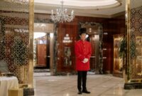 Kemegahan interior berarsitektur Neoklasik pada salah satu hotel bersejarah dunia yang terus mempertahankan keaslian bangunannya demi memberikan pengalaman napak tilas bernilai tinggi bagi para tamu.