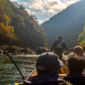 Deretan rumah panggung kayu Funaya yang ikonik berjejer rapi di tepi Teluk Ine, Prefektur Kyoto, menawarkan suasana tenang bagi wisatawan yang mencari pengalaman wisata hening di pedesaan Jepang.