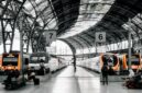 Interior gerbong kereta tidur mewah yang menyuguhkan kenyamanan setara hotel berbintang sembari melintasi lanskap indah pedesaan Eropa.