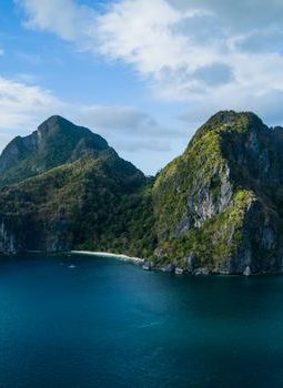 Empat Destinasi Wisata Populer Indonesia untuk Liburan Akhir Tahun yang Mengesan
