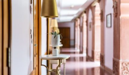 Menjelajah Jejak Sejarah dan Kemewahan Tersembunyi di Balik Dinding Hotel Klasik Mancanegara